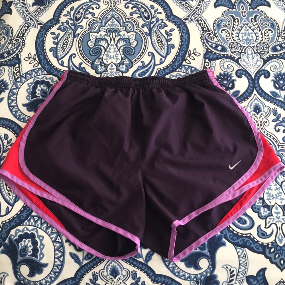 Women’s Nike Tempo Short Size M